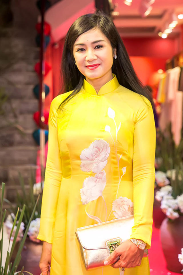 Có thể thấy, khoảng thời gian gần 30 năm qua nhan sắc của Thu Hà càng thêm mặn mà và không có sự khác biệt gì so với lần đầu tiên thấy cô trên truyền hình.