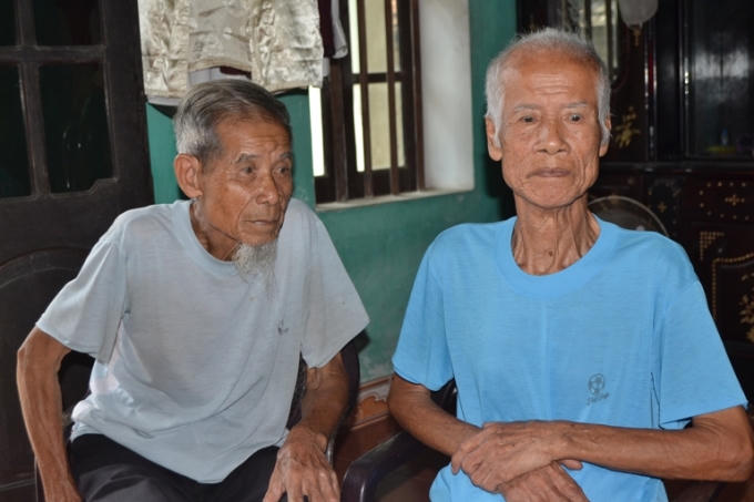 Hai anh em song sinh Nguyễn Văn Phiến, Nguyễn Văn Phướng (89 tuổi, là em thứ 3). Riêng cụ Phướng (áo xanh) bị địch bắt trải qua 4 nhà tù khác nhau.