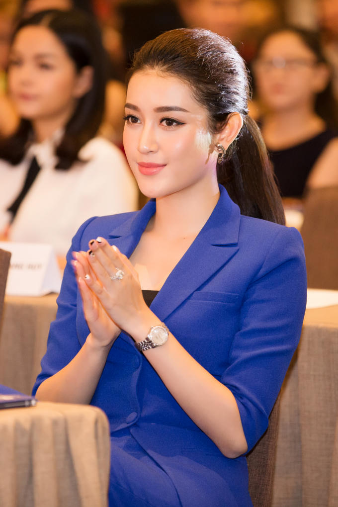 Huyền My có sự thay đổi khá mạnh mẽ trong phong cách thời trang.