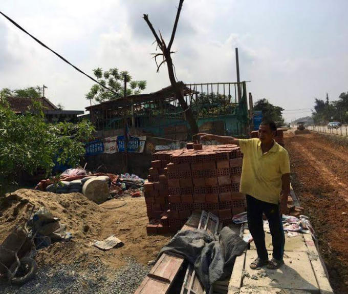 Đoạn nhà ông Nguyễn Bá Thế nhiều ngày không có lối vào nhà.