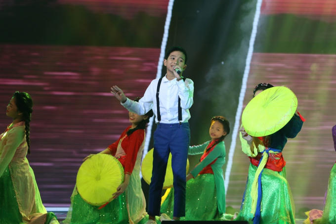 The Voice Kids: Vũ Cát Tường “cạn lời” khi học trò biến hit “Cô gái ngày hôm qua” thành cải lương