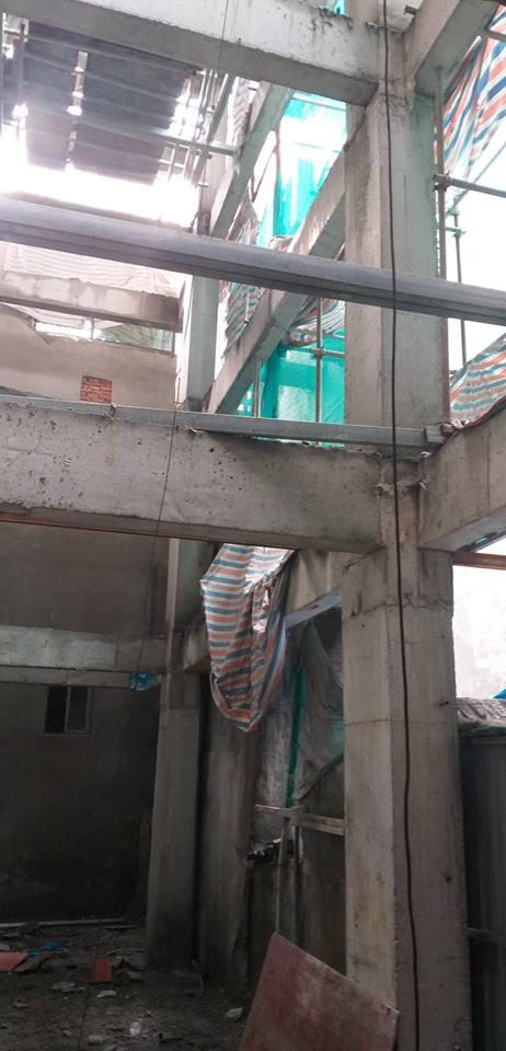 Nhiều khoảng không trong tòa nhà không xây dựng nhằm đảm bảo đúng mật độ.