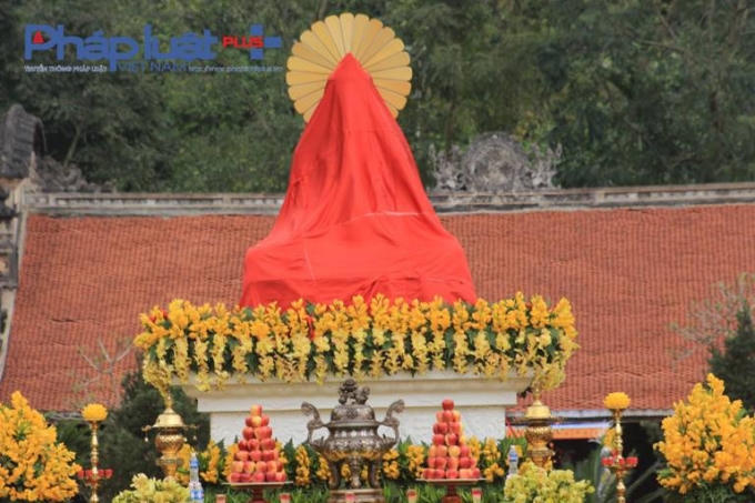 Khoảng 18h00 tối nay (ngày 8/4), sẽ diễn ra chương trình Đại lễ Chiêm bái Phật ngọc Hòa bình Thế giới, tại chùa Hồng Phúc (Kiến An, Hải Phòng).