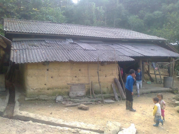 Mái ấm của "người mọc đuôi". ( ảnh: Phàn Giào Họ)