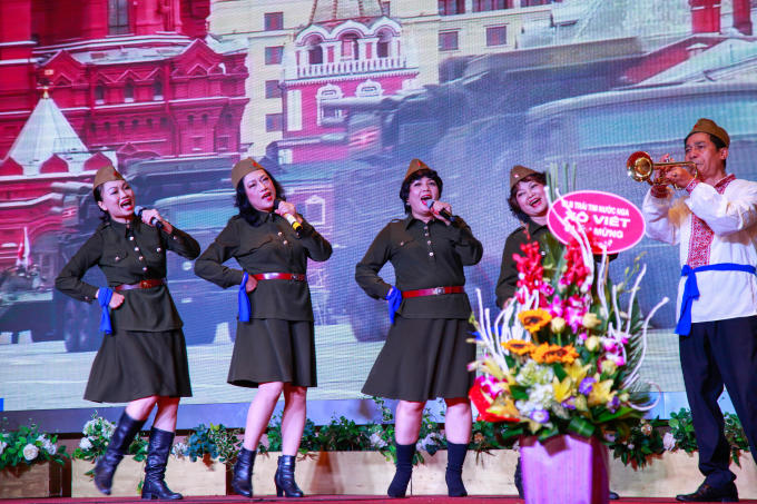 Ho&agrave;i niệm Li&ecirc;n x&ocirc; v&agrave; t&igrave;nh y&ecirc;u với nước Nga