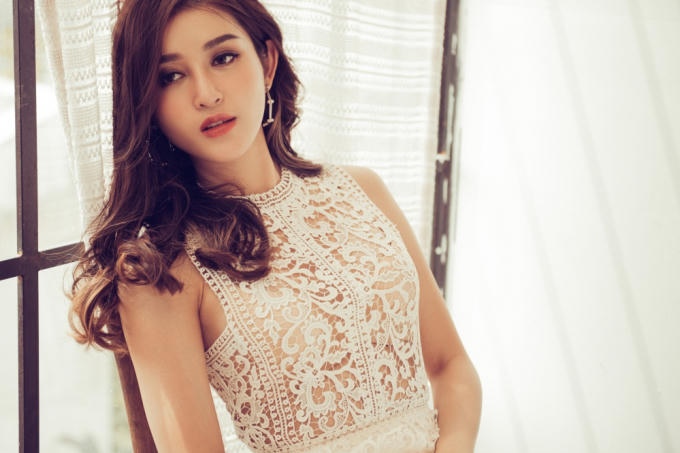 &Aacute; hậu Huyền My bất ngờ diện n&oacute;ng bỏng, khoe h&igrave;nh tượng mới