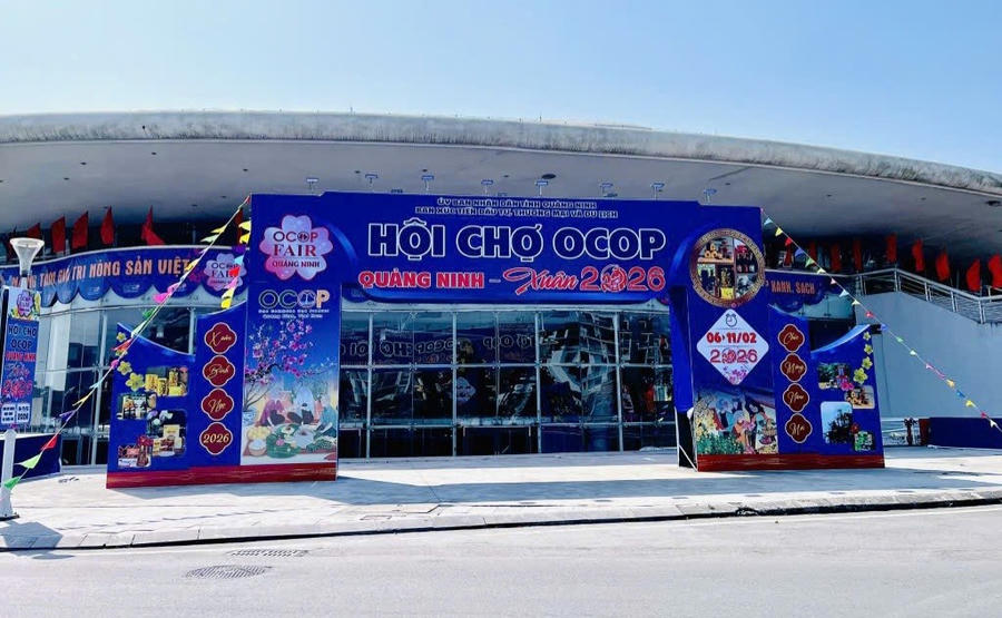 Không gian Hội chợ OCOP Quảng Ninh – Xuân 2026 rực rỡ sắc Xuân, sẵn sàng đón người dân và du khách.
