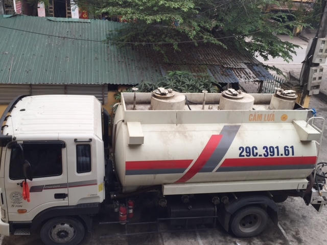 Đã có nghi ngờ, việc vận chuyển nhiên liệu bay dùng cho phương tiện giao thông thôn thường có thể gây cháy, nổ, chết máy...