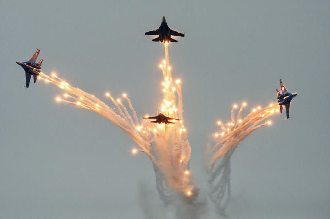 Màn biểu diễn của Su-27 (Tráng sĩ Nga). (Ảnh: Sputnik).
