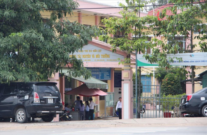 ơ quan CSĐT tỉnh Bình Dương thực hiện lệnh bắt giữ ông Lê Hoài Linh (37 tuổi) là Giám đốc Chi nhánh Văn phòng đăng ký đất đai thị xã Bến Cát.