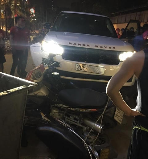 Chiếc xe sang Range Rover bị kẻ gian đánh cắp.