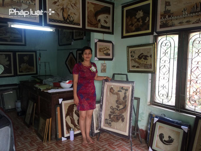 Chị chia sẻ: "Những tác phẩm tranh gạo này là tâm huyết của chúng tôi - những người con lớn lên từ ruộng đồng quê hương chân chất".