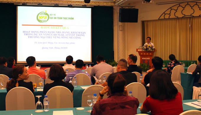 Tiến sĩ Lâm Quốc Hùng, Trưởng phòng Giám sát Ngộ độc thực phẩm, Cục ATTP - Bộ Y tế báo cáo tại Hội nghị.