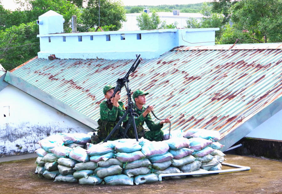 Đồn Biên phòng Đất Mũi huấn luyện, sẵn sàng chiến đấu, bảo vệ vững chắc vùng trời Tổ quốc.