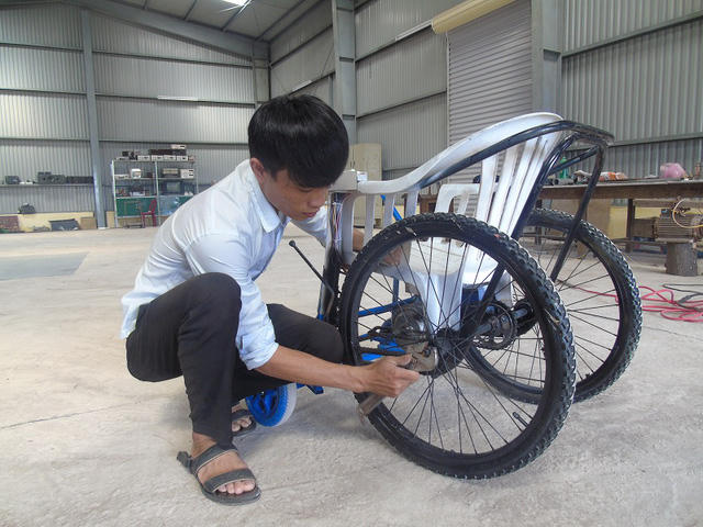 Chi phí để tạo ra chiếc xe lăn điện này là khoảng 3 triệu đồng