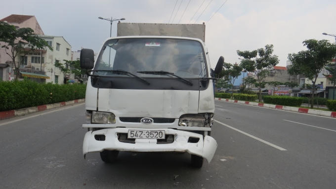 Chiếc xe tải bị hư hỏng.