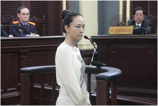 Bị cáo Phương Nga có những lần “vặn” lại luật sư khiến vị luật sư “cứng họng”.
