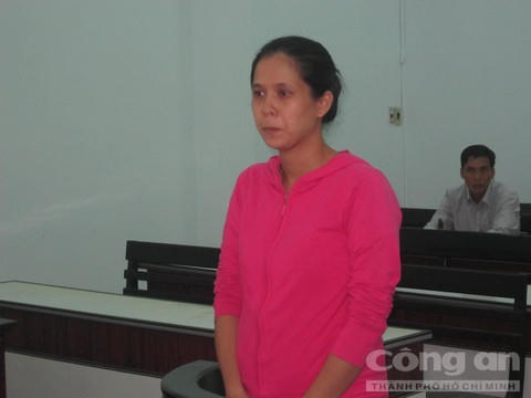 Bị cáo Hương tại tòa. (Ảnh: báo Công an nhân dân)