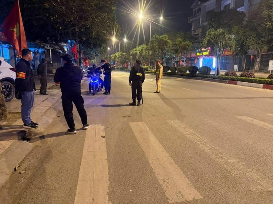 Những ca trực kéo dài xuyên đêm là cả một sự hy sinh thầm lặng để Tết ở Thủ đô luôn bình yên.