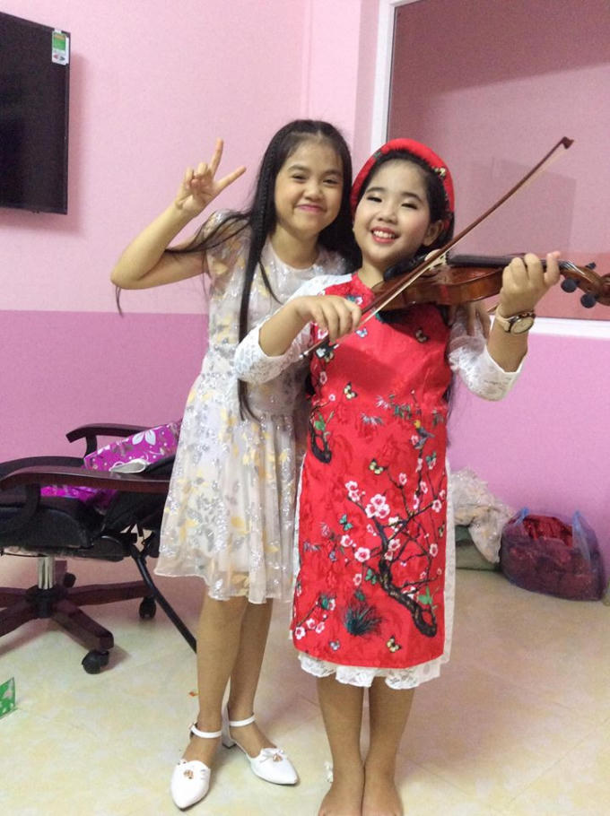 Hình ảnh đời thường đáng yêu và thành tích học tập