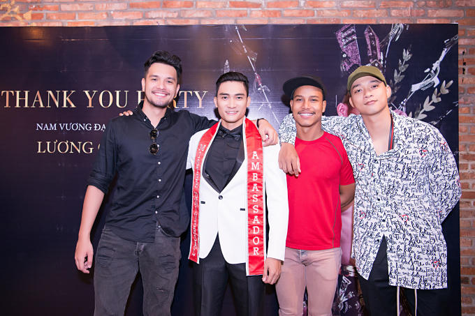 Đăng quang Nam Vương đại sứ Hoàn vũ, anh tất bật với những dự án mới. 