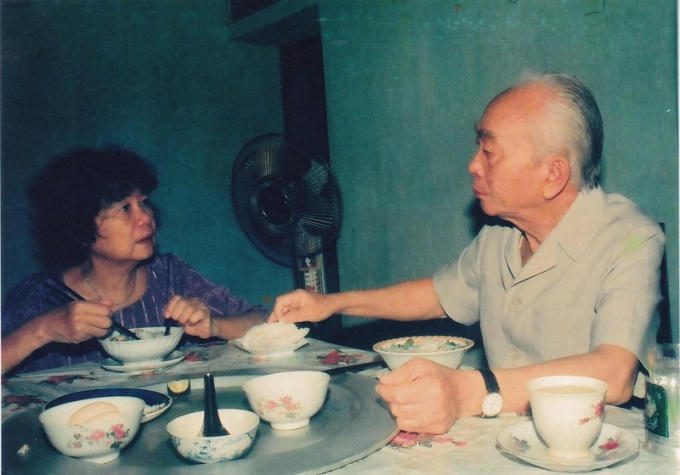 ua-com-gia-dinh-cua-dai-tuong-va-phu-nhan-trong-ngoi-nha-30-hoang-dieu-thang-10-1994-anh-tran-hong-2298-2