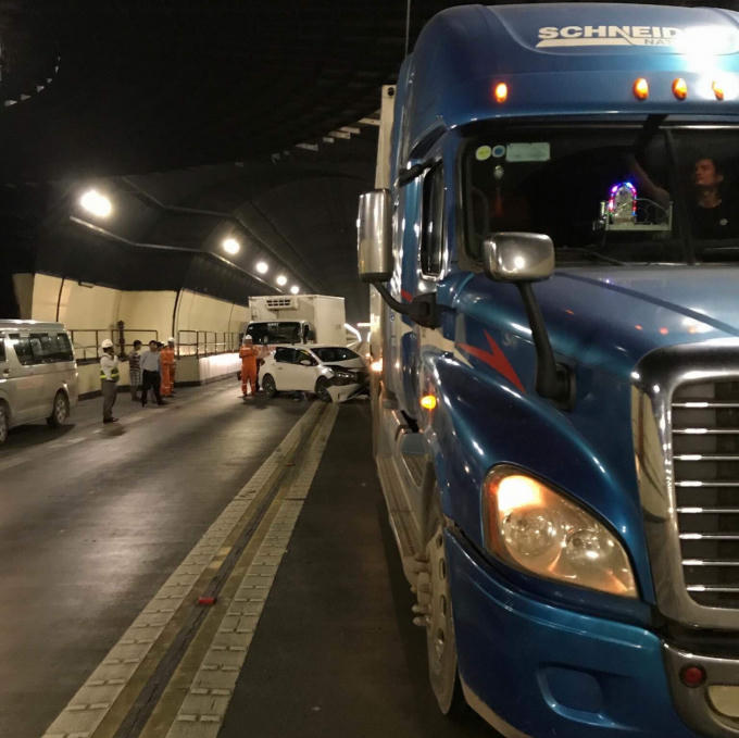 Hiện trường vụ tai nạn giao thông liên hoàn trong hầm Hải Vân.