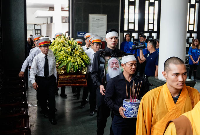 PGS Văn Như Cương mất khoảng 0h27 phút sáng 9/10 tại nhà riêng. Trước đó, ông điều trị tại bệnh viện, được đưa về gia đình hôm thứ sáu (6/10).
