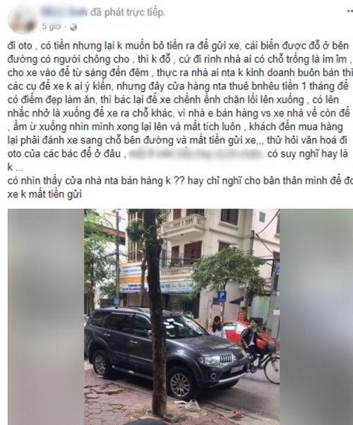 Cô gái trẻ livestream hành động dán đầy băng vệ sinh quanh chiếc ô tô vì đã đỗ trước cửa hàng nhà mình (Ảnh cắt từ clip)
