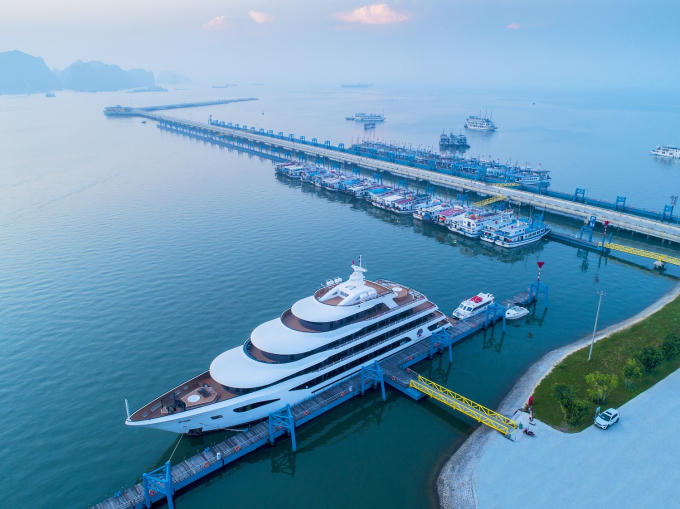 Bến du thuyền nội địa Cảng tàu khách quốc tế Hạ Long phục vụ du khách đi tour thăm Vịnh.