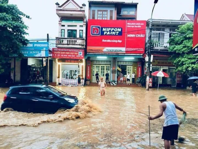 Thị trấn Thanh Sơn là một trong những điểm ngập úng cục bộ. (Ảnh: Minh Châu).