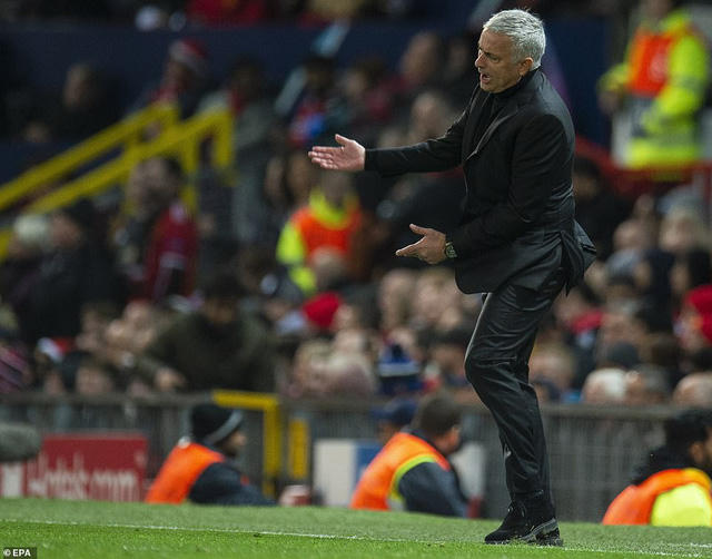 Mourinho thúc giục học trò thi đấu trong trận Man Utd gặp Juventus