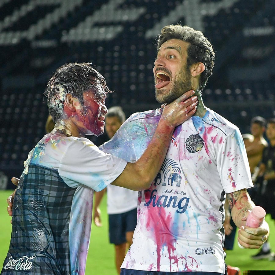 Phương pháp thư giãn đơn giản nhất của tôi là ở nhà, xem phim, gọi điện cho bố mẹ.