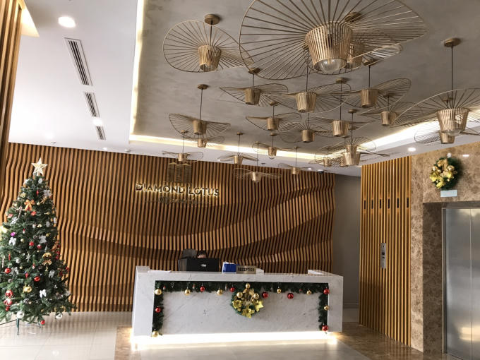 Không gian sảnh Block A của Diamond Lotus Riverside được trang hoàng để chào đón giáng sinh.