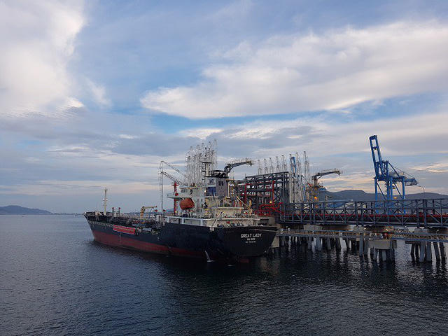 Tàu Great Lady cập cảng NSRP để bốc hàng RON 92 ngày 01.5.2018.