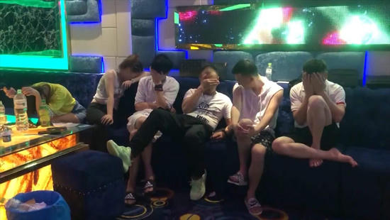 phat-hien-37-nguoi-duong-tinh-voi-ma-tuy-trong-quan-karaoke-hinh-anh01329965866
