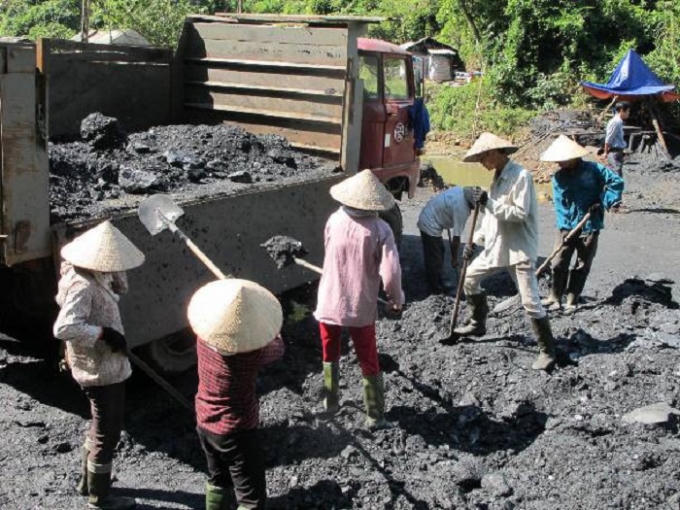 Chính phủ tăng cường kiểm tra hoạt động “than tặc” lộng hành (Ảnh minh họa).