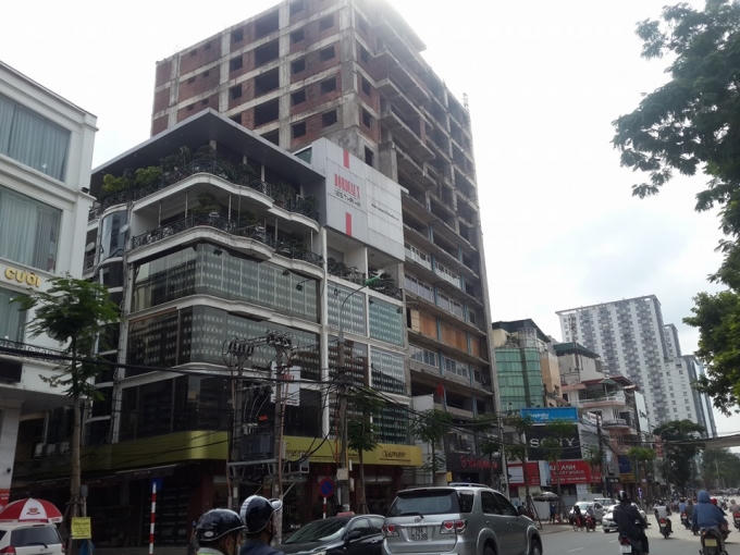 Dự án được ví như một tòa “Chung cư hoang”, khiến cho bộ mặt đô thị trở lên lem nhem, nhếch nhác.
