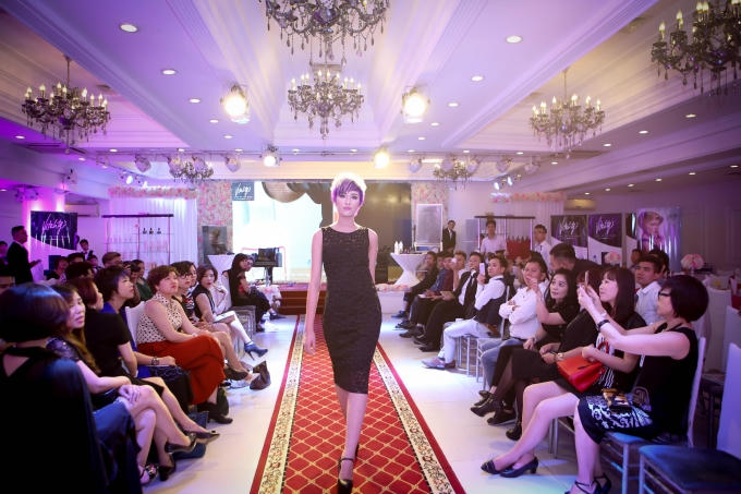 Mẫu tóc cá tính, năng động với tông màu hiện đại thu hút mọi ánh nhìn.