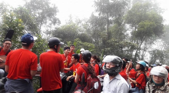 Đường lên Tam Đảo tắc trong nhiều giờ liền