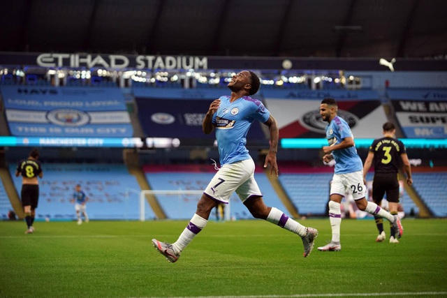 Niềm vui của cầu thủ người Anh khi giúp Man City ghi bàn thắng đầu tiên của trận đấu