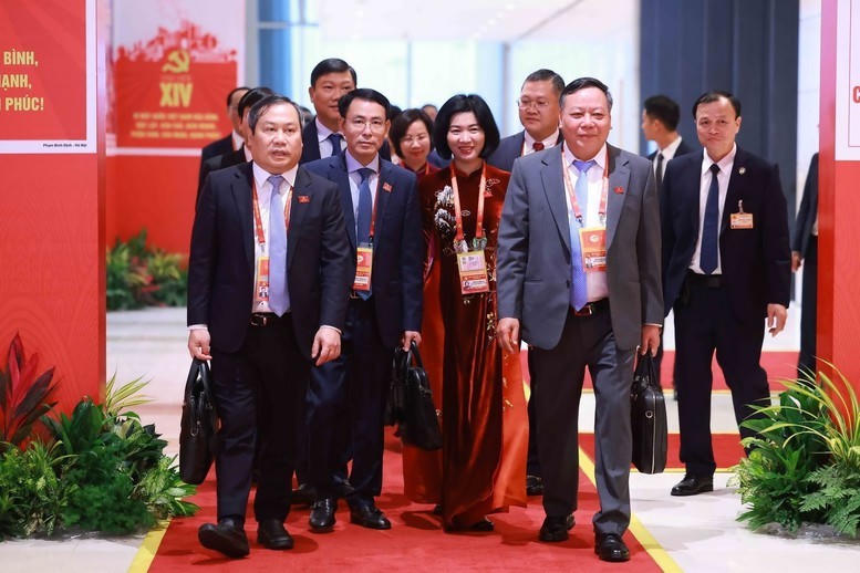 Các đại biểu đến dự Phiên họp trù bị Đại hội XIV của Đảng - Ảnh: VGP/Nhật Bắc.