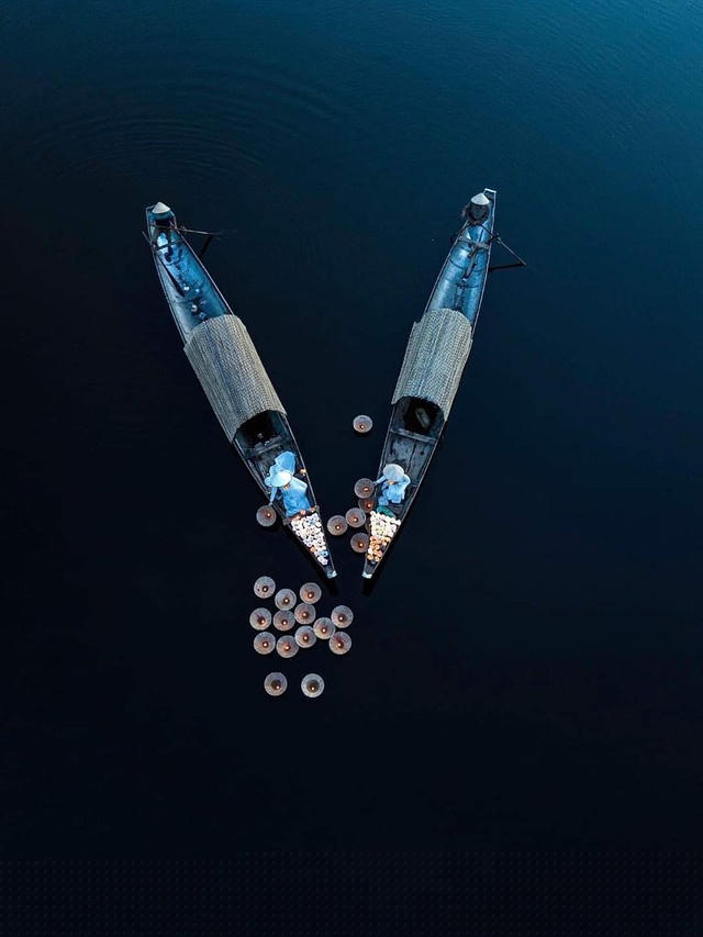 Bức “Cầu nguyện trên dòng sông” thực hiện bởi @mrkphotographer ở Huế