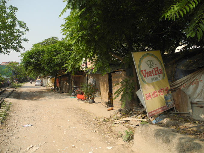 Quán bia, công trình tạm tại khu vực xóm 12.