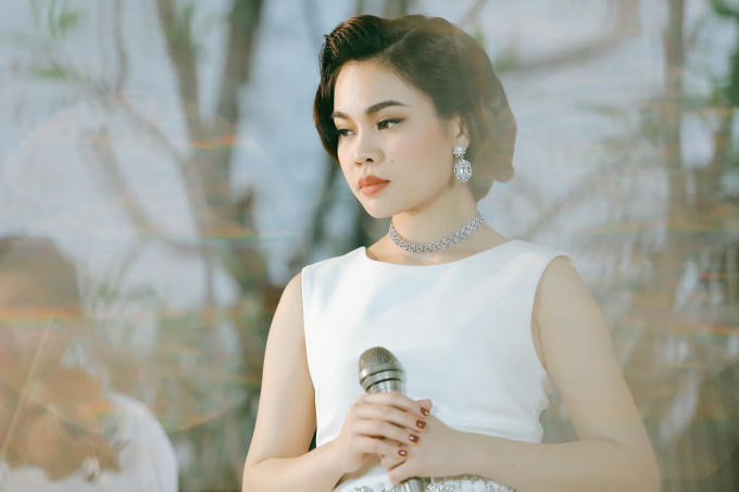 Giang Hồng Ngọc hóa quý cô cổ điển đài các trong MV nhạc xưa