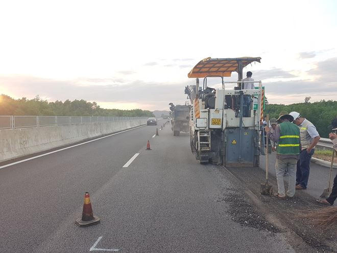 Liên quan đến việc hư hỏng trên cao tốc khi mới đưa vào sử dụng, Bộ trưởng vừa ra công văn "trảm" nhà thầu