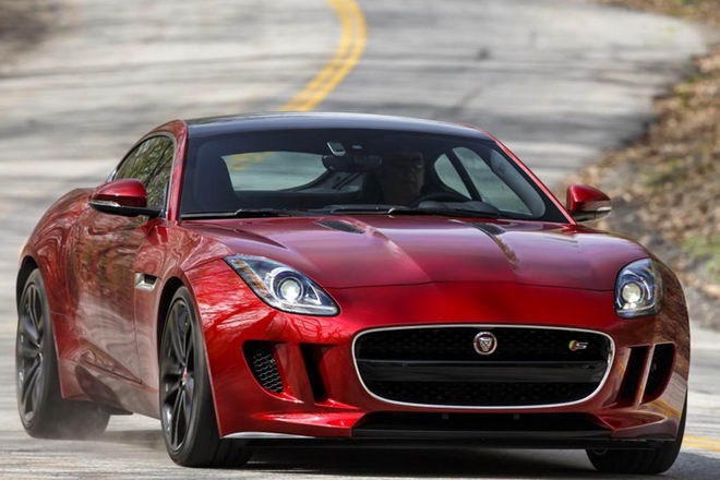 Cái tên cần được nhắc đến đầu tiên là Jaguar F-Type. Đây là mẫu xe được lấy cảm hứng từ đường cong trên con báo và tư thế cơ bắp của loài động vật này trong tư thế rình mồi. Ba năm sau khi giới thiệu, F-Type vẫn là chiếc xe cân bằng và đẹp nhất thế giới. Mẫu xe này được thiết kế bởi Ian Callum.