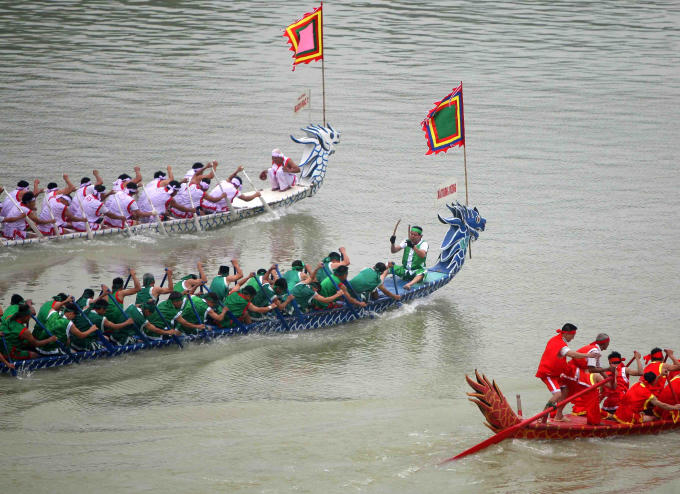 Tham gia cuộc thi có 4 đội thi đấu vòng chung kết giải đua bơi chải (thuyền rồng) bao gồm: Đội Bạch Hạc 1, đội Bạch Hạc 2, đội xã Trưng Vương và đội xã Sông Lô.