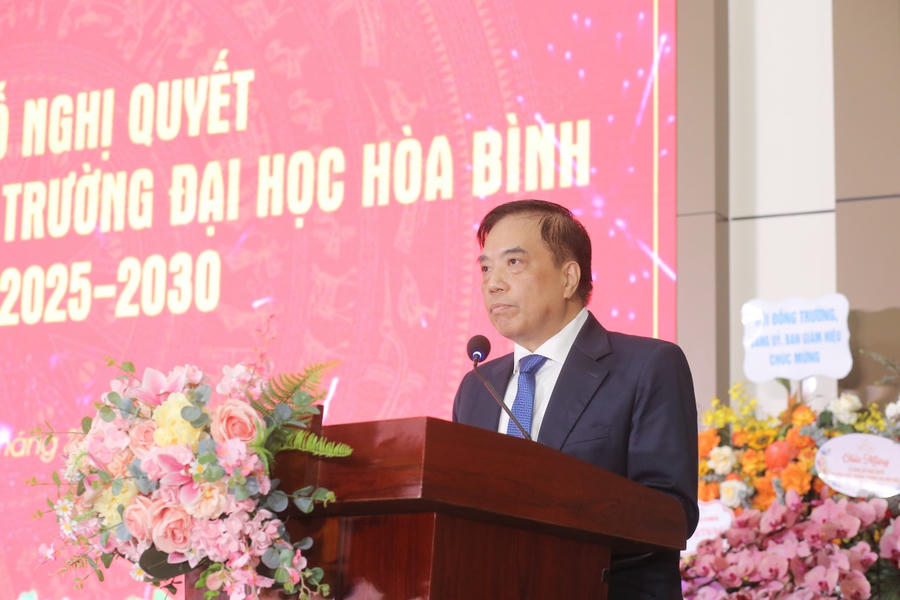 PGS.TS Bùi Anh Tuấn - Tân Hiệu trưởng Trường Đại học Hòa Bình phát biểu nhậm chức.