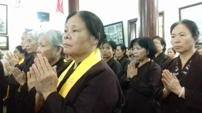 Nhiều người hướng Phật có mặt tại lễ mừng Phạt đản tại chùa Cát Linh cho biết họ đến từ các tỉnh khác nhau.